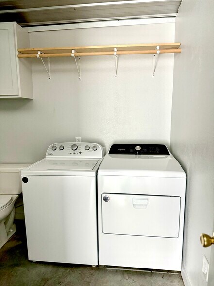 Washer/Dryer - 2437 Jaguar Rd