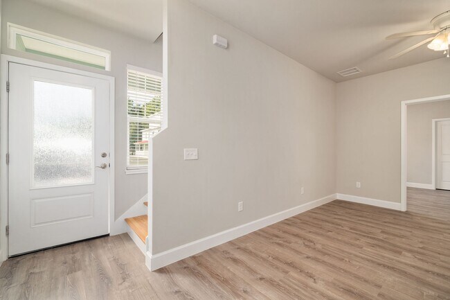 Building Photo - The Reef Townhome NOW LEASING FOR FALL 2026!