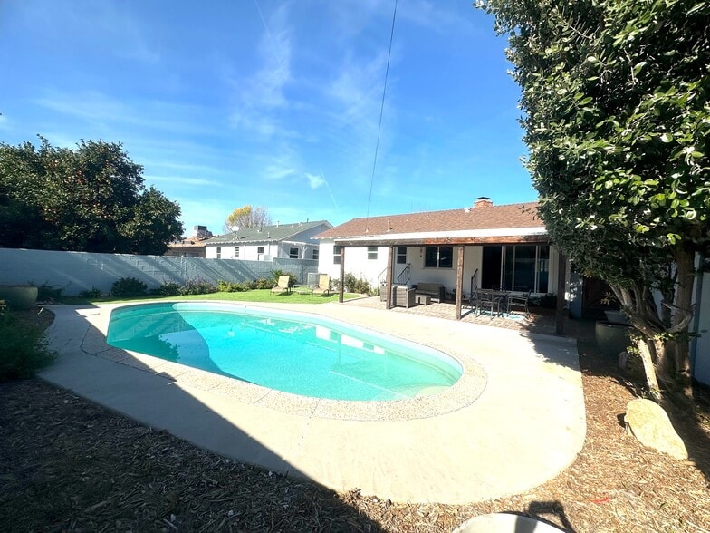 Building Photo - 15732 Covello St