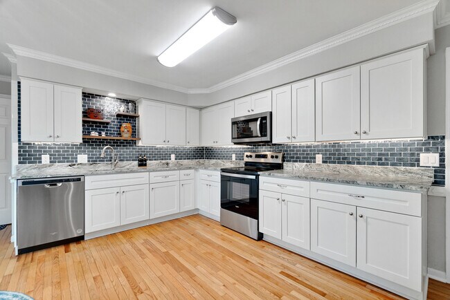 Building Photo - 717 Hempstead Ct