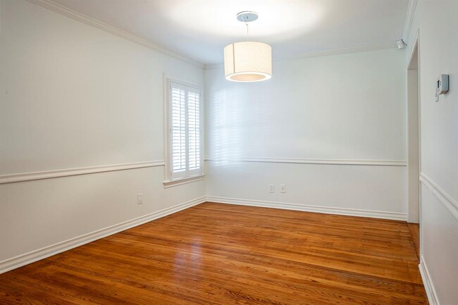 Building Photo - 6605 Deloache Ave