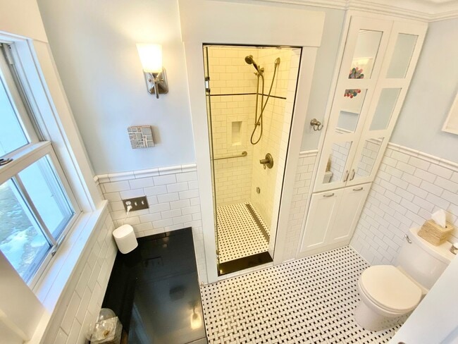 Building Photo - Charming 3-Bedroom 2-Bathroom Ranch in Laurel Hill Available 6/1