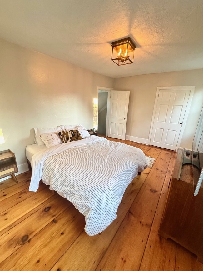 Building Photo - 567 Spring Mills Rd