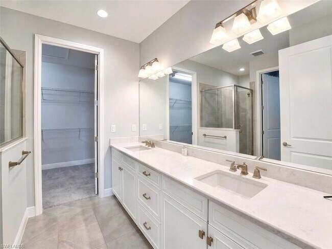 Building Photo - 2549 Seychelles Dr