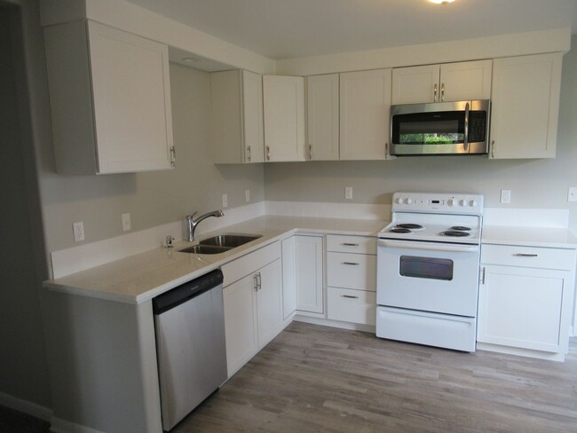 Building Photo - Totally Remodeled 2 Bedroom