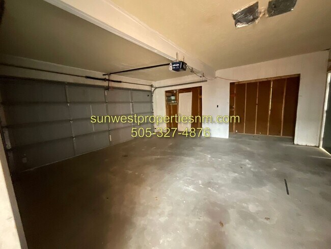 Building Photo - 3 Bedroom, 2 Bathroom with 2 Car Garage and Fenced Back Yard