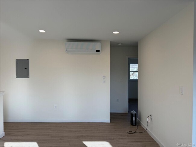 Building Photo - 5 Colonial Dr