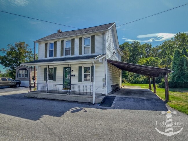 Primary Photo - 225 Pickwick St
