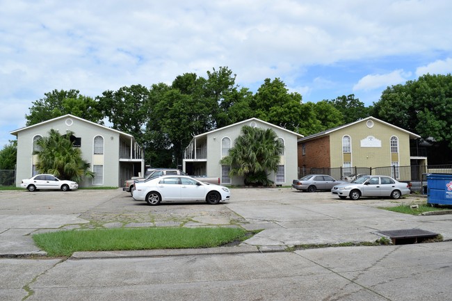 Building Photo - Mid City Apartment Complex