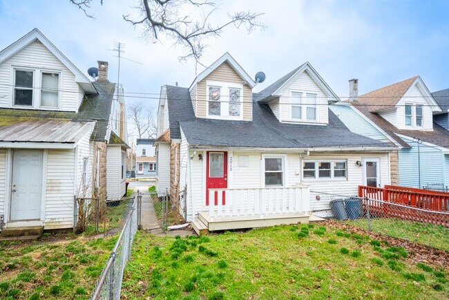 Building Photo - 2013 Edgmont Ave