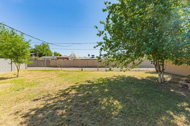 Building Photo - 7733 N 60th Ave