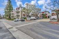 Building Photo - 2-Bedroom Condo in Prime Sunnyvale Locatio...