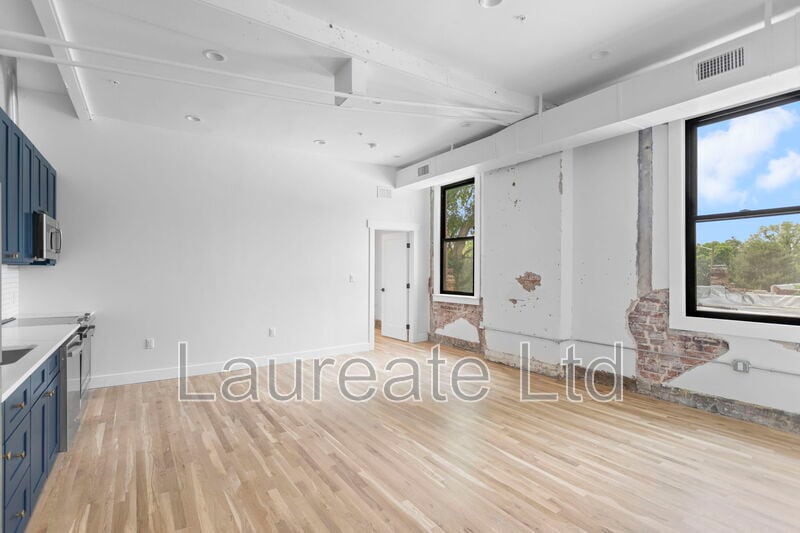 Building Photo - 1736 E 31st Ave