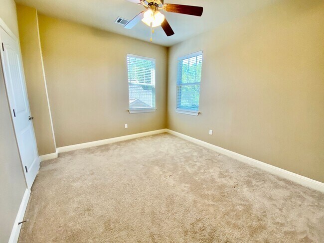 Building Photo - 3 Bedroom 2.5 Bathroom Detached Condo in South Austin!!