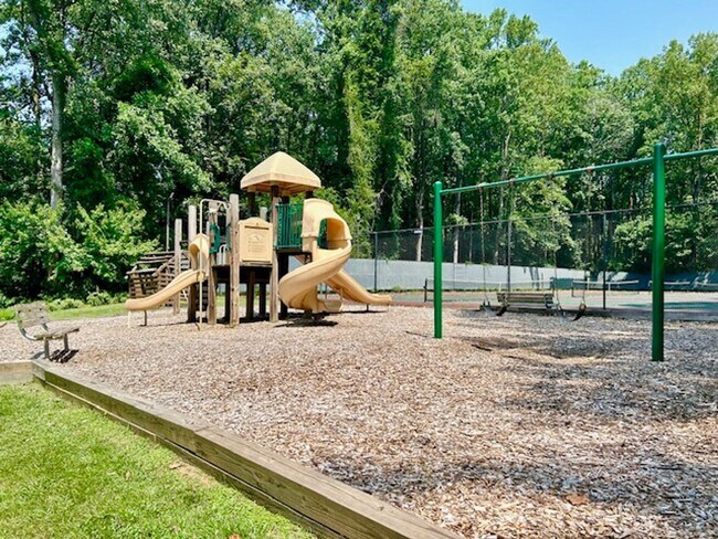 Building Photo - Cozy Oasis in Rockville!