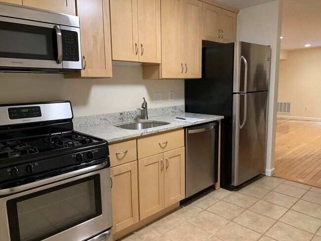 Primary Photo - 100 Cass Ave