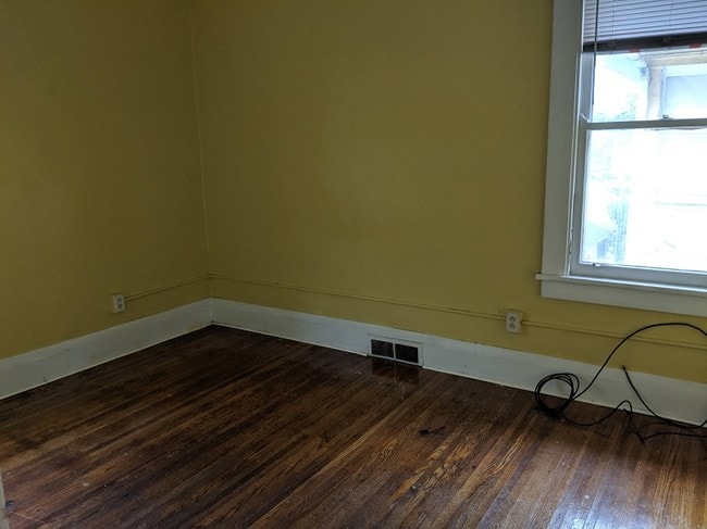 Building Photo - 106 Huntington Park