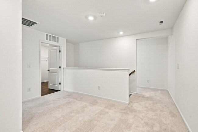 Building Photo - 219 Deercroft Dr