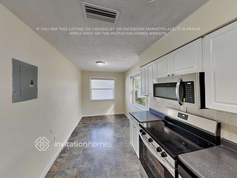 Building Photo - 9394 NW 19th Pl