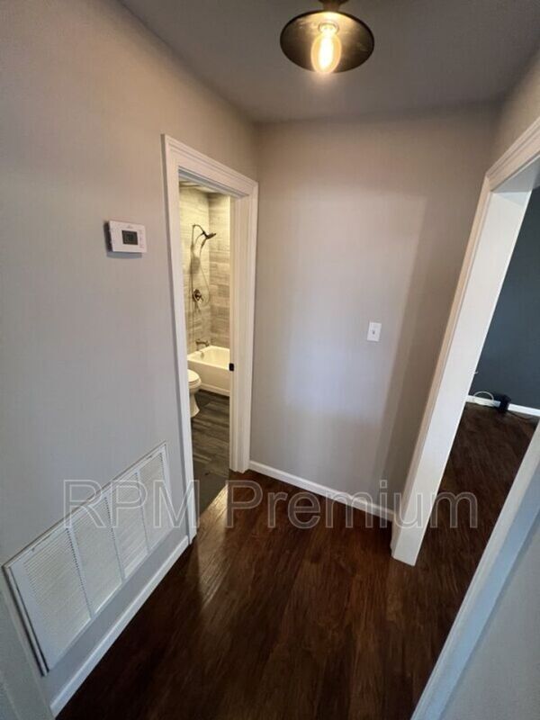 Building Photo - 10494 Wade Dr