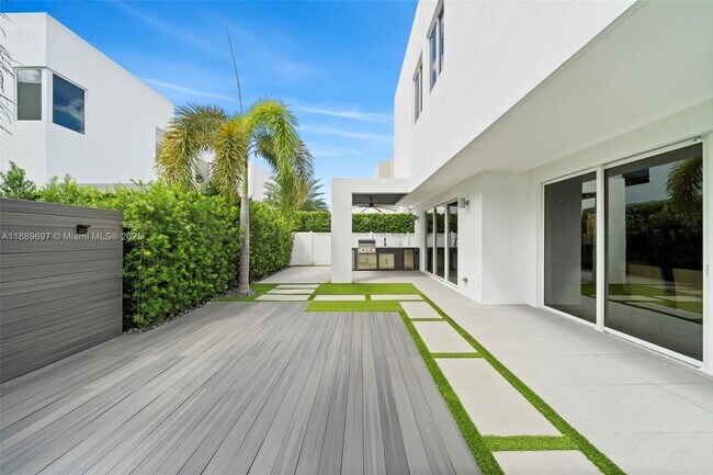 Building Photo - 9730 NW 75th Terrace
