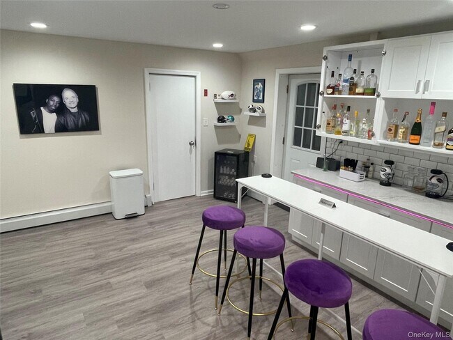 Building Photo - 250 New York Ave