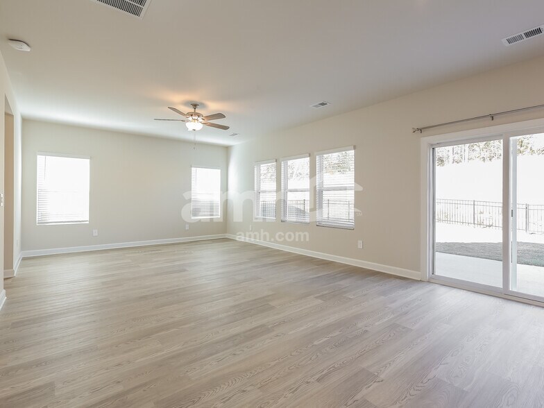 Building Photo - 797 Treeline Rd