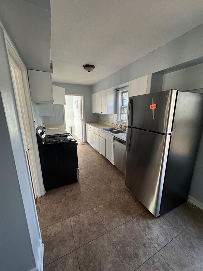 Building Photo - Newly Renovated Home in Florence!!