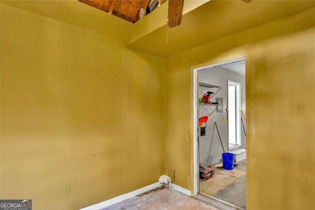 Building Photo - 8941 Ashwood Dr