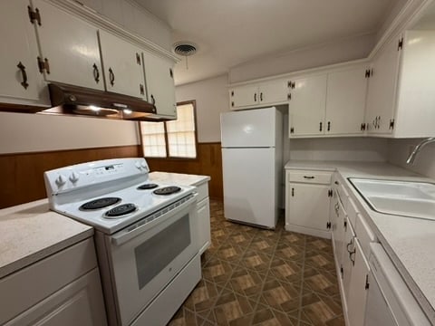 Building Photo - 5409 Temple Ave