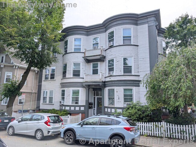 Building Photo - 18 Sanborn Ave