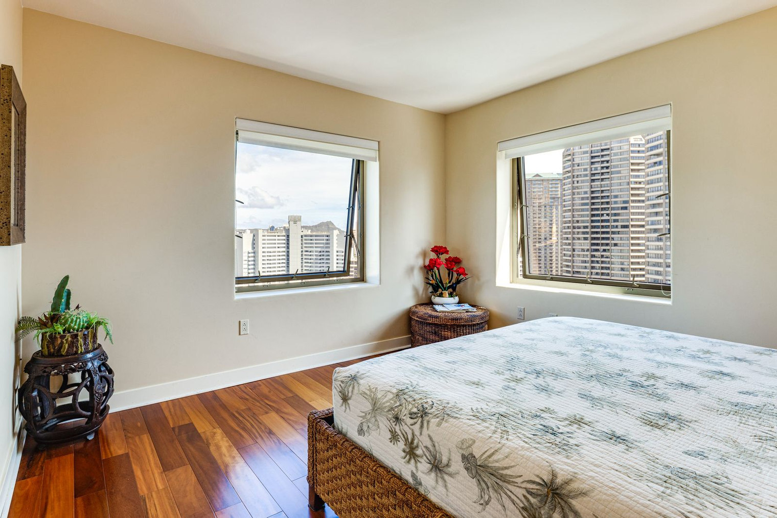 Building Photo - 1551 Ala Wai Blvd