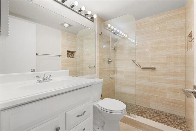 Building Photo - 1056 Exeter