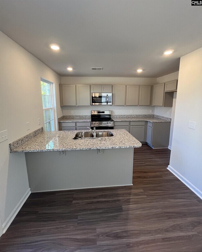 Building Photo - 811 Coburg Ln