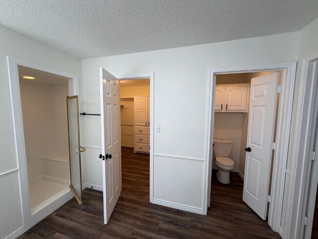 Building Photo - Beautiful Newly Updated Home in Whisperwood!