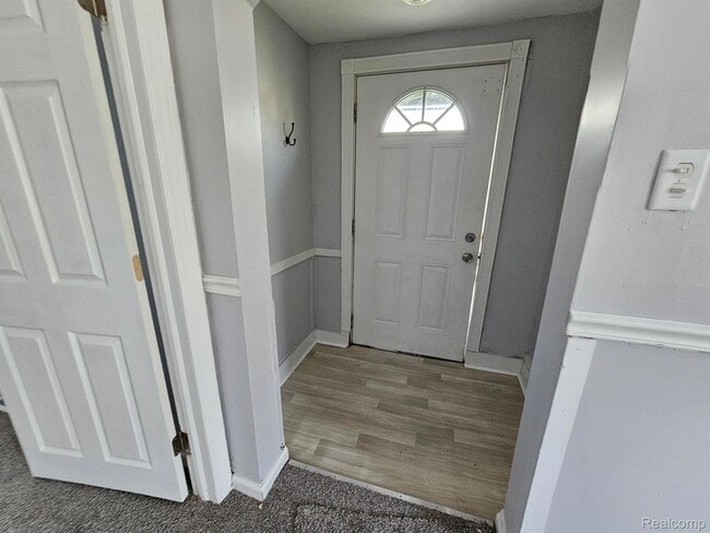 Building Photo - 6828 Meadow Ave