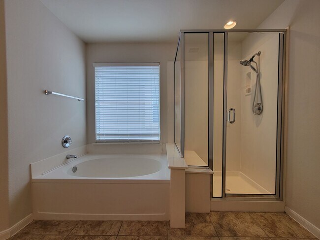 Building Photo - Charming & Spacious 4/BR 3/BR Home – Pet F...