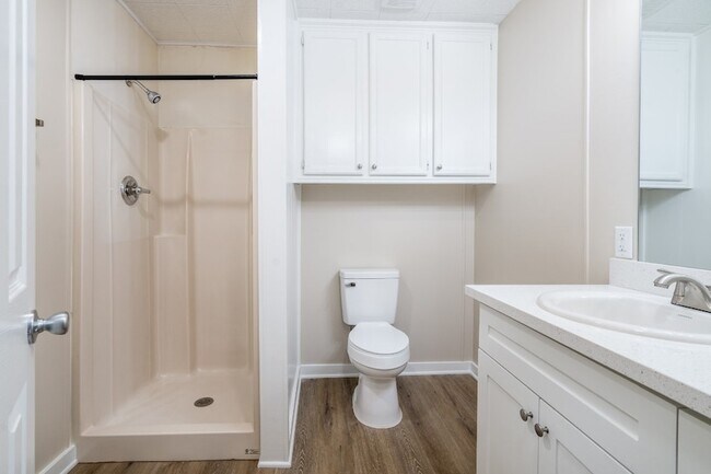 Building Photo - 605 Hospital St