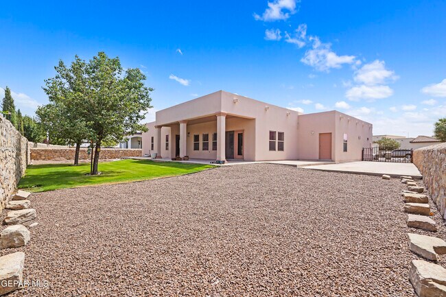 Building Photo - 5729 Valley Oak Dr