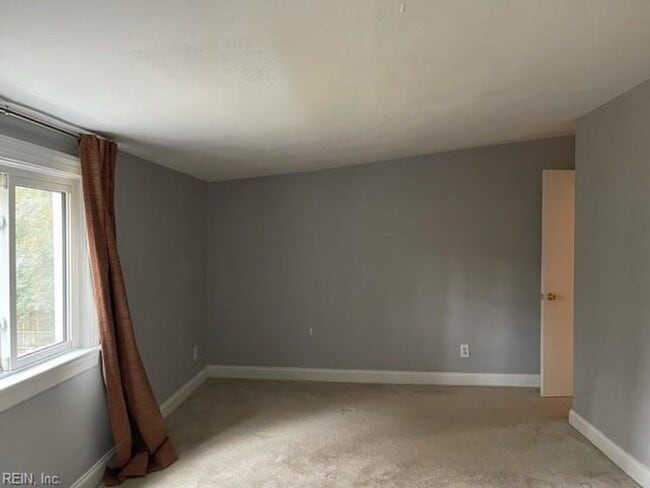 Building Photo - NORFOLK HOME W/LARGE FENCED YARD FOR RENT!