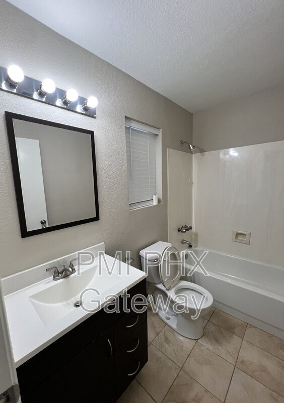 Building Photo - 1331 W Butler Dr