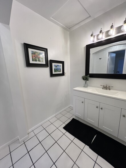 Building Photo - 8330 Honolulu Dr