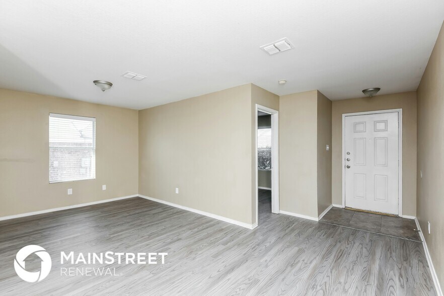 Building Photo - 4913 Water Ridge Ln