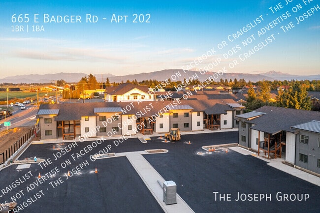 Building Photo - 665 E Badger Rd