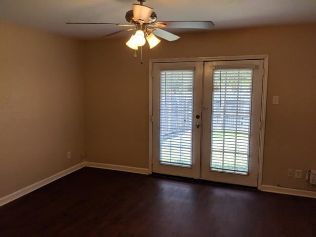 Building Photo - 701 Royal Crest Dr