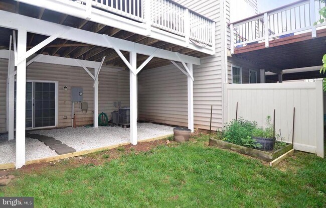 Building Photo - 43275 Mitcham Square