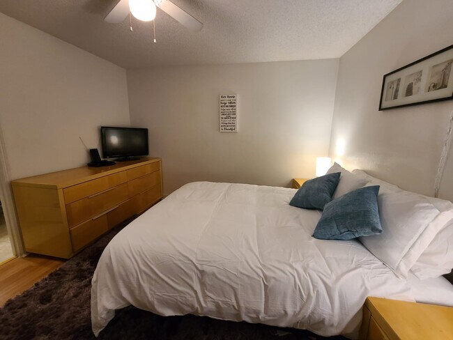 Building Photo - 1515 E Reno Ave