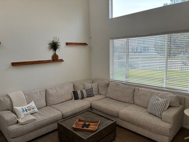 Building Photo - Beautiful 3-Bedroom, 2.5-Bathroom 2-Story ...