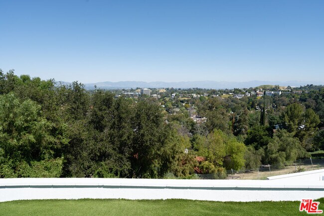 Building Photo - 5026 Medina Rd