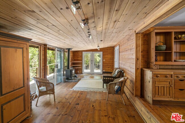 Building Photo - 618 S Topanga Canyon Blvd